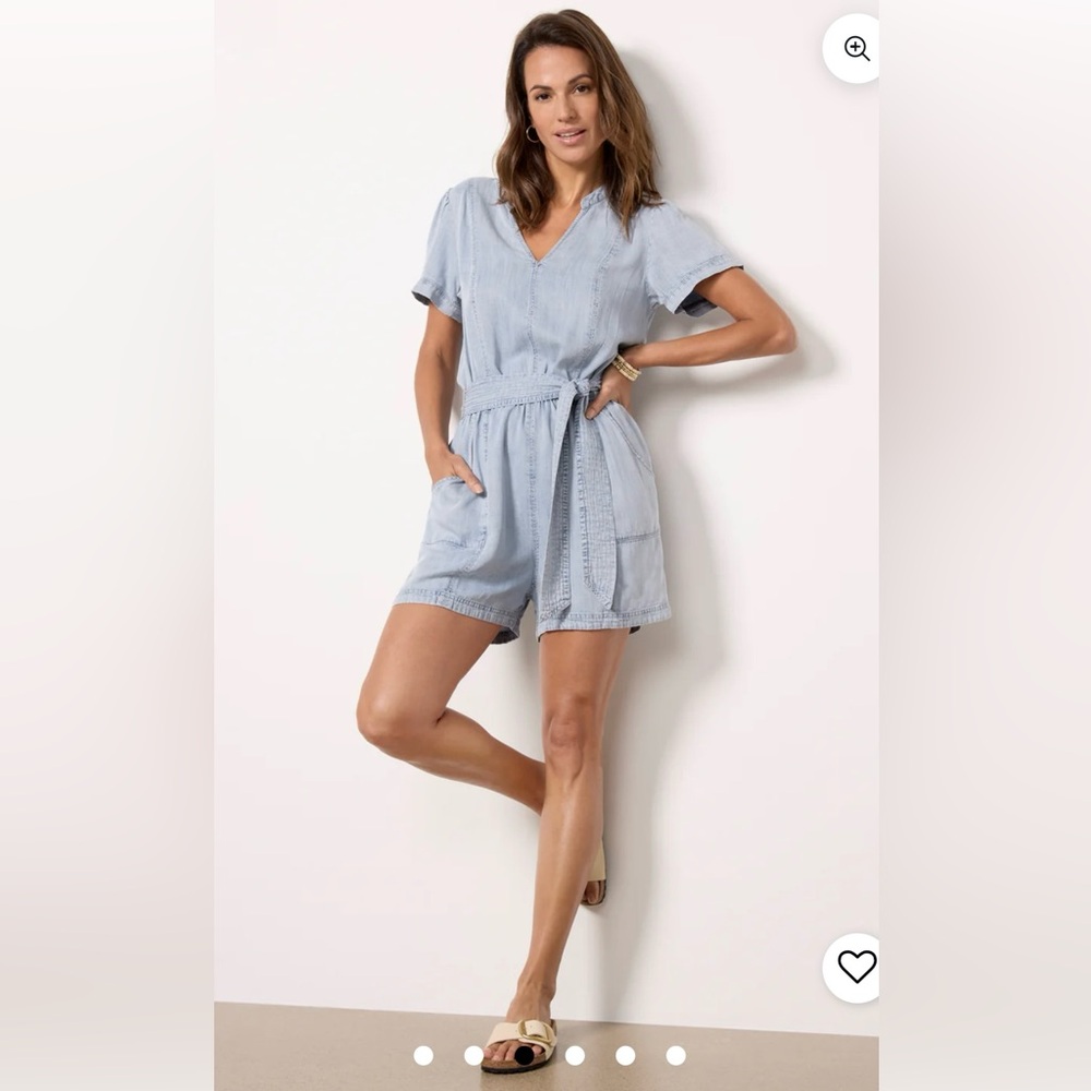 Evereve Birdie Romper in Chambray Size Medium